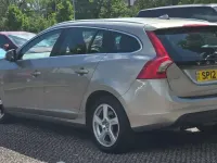 Usado Volvo V60 SE Lux 163 CV (119 kW) 2012 Dorado Familiar