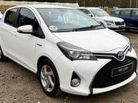 Used Toyota Yaris Hybrid 134 HP (98 kW) 2015 White Hatchback