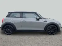 Usado Mini Cooper Exclusive 134 HP (98 kW) 2022 Cinzento Citadino