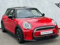 Używany Mini Cooper Classic 134 KM (98 kW) 2023 Czerwony Hatchback