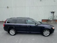Used Volvo V70 SE 2010 Blue Estate