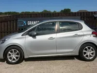 Used Peugeot 208 Active 73 HP (53 kW) 2015 Silver Hatchback