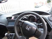 Used Honda Civic SE 2012 White Hatchback