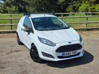 Used Ford Fiesta 75 HP (55 kW) 2015 White Hatchback
