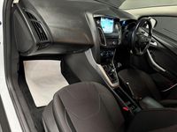 Used Ford Focus Zetec 120 HP (88 kW) 2017 White Estate