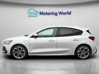 Gebraucht Ford Focus ST-Line 155 PS (114 kW) 2023 Silber Kleinwagen