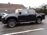 Used Isuzu Pick up 164 HP (120 kW) 2019 Black Pickup