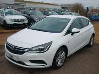 Used Vauxhall Astra Design Edition 136 HP (100 kW) 2017 White Hatchback