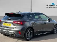 Second-hand Ford Focus ST-Line 155 CP (114 kW) 2023 Gri Hatchback