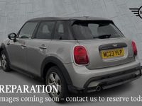 Usado Mini Cooper Classic 134 HP (98 kW) 2023 Prateado Citadino