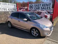 Used Peugeot 208 Allure 92 HP (67 kW) 2015 Pink Hatchback