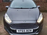 Usado Ford Fiesta Titanium 75 HP (55 kW) 2015 Cinzento Citadino