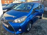 Used Toyota Yaris 99 HP (72 kW) 2014 Blue Hatchback