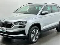 Usado Skoda Karoq SE Drive 110 HP (80 kW) 2023 Prateado SUV