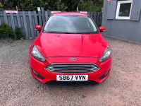 Begagnad Ford Focus Zetec 2017 Röd Halvkombi