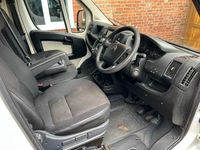 Usado Citroën Relay 130 HP (95 kW) 2016 Branco Van