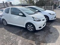 Used Toyota Aygo 67 HP (49 kW) 2011 White Hatchback