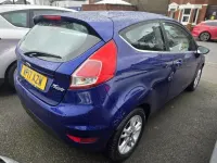 Usado Ford Fiesta Zetec 82 CV (60 kW) 2017 Azul Utilitario