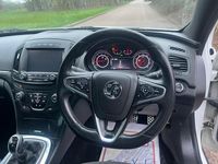 Used Vauxhall Insignia SRi 140 HP (102 kW) 2015 White Hatchback