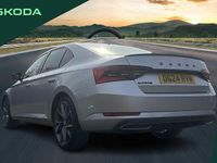 Usado Skoda Superb SportlinePlus 147 CV (108 kW) 2024 Plateado Utilitario