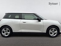 Begagnad Mini Cooper Hatch 133 kW (181 HK) 2024 Vit Halvkombi