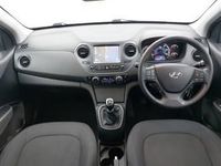 Used Hyundai i10 Premium SE 87 HP (63 kW) 2017 Silver Hatchback