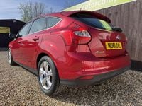 Used Ford Focus Zetec 125 HP (91 kW) 2011 Red Hatchback