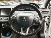 Used Peugeot 208 Active 82 HP (60 kW) 2017 White Hatchback