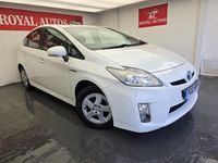 Used Toyota Prius T3 2010 White Hatchback