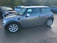 Usado Mini Cooper Hatch 122 CV (89 kW) 2010 Gris Utilitario