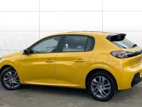 Begagnad Peugeot 208 Active Premium 75 HK (55 kW) 2022 Gul Halvkombi