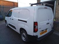 Second-hand Vauxhall Combo 100 CP (73 kW) 2024 Alb Monovolum