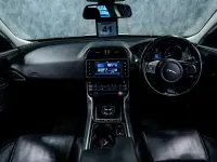Używany Jaguar XE Prestige 2017 Biały Sedan/Limuzyna