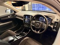 Usado Volvo XC40 Momentum 150 HP (110 kW) 2019 Cinzento SUV