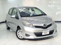 Usado Toyota Vitz 2014 Plateado Utilitario