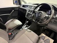 Begagnad VW Caddy Highline 150 HK (110 kW) 2019 Grå Minibuss