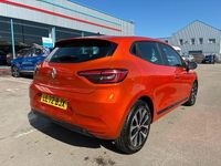 Używany Renault Clio V Evolution 90 KM (66 kW) 2022 Pomarańczowy Hatchback