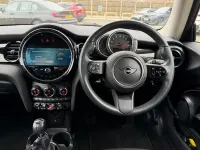 Używany Mini Cooper Classic 134 KM (98 kW) 2022 Szary Hatchback