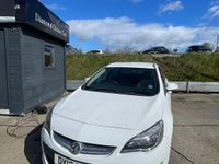 Used Vauxhall Astra SRi 165 HP (121 kW) 2013 White Estate