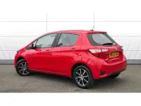 Używany Toyota Yaris 111 KM (81 kW) 2018 Czerwony Hatchback