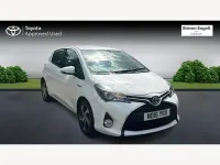Used Toyota Yaris 100 HP (73 kW) 2015 White Hatchback