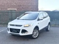 Usado Ford Kuga Titanium 180 HP (132 kW) 2015 Branco SUV