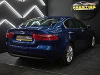 Usado Jaguar XE Prestige 240 HP (176 kW) 2016 Azul Sedan