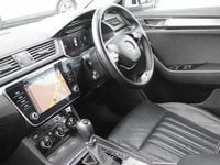Usado Skoda Superb SE L 147 CV (108 kW) 2022 Plateado Utilitario