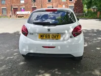 Used Peugeot 208 2019 White Hatchback