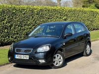 Begagnad Kia Rio 2011 Svart Halvkombi