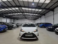 Used Toyota Yaris 100 HP (73 kW) 2017 White Hatchback
