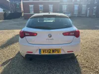 Used Alfa Romeo Giulietta Lusso 2012 White Hatchback