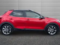Used Kia Stonic 118 HP (86 kW) 2019 Blaze red with black roof SUV