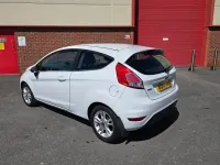 Used Ford Fiesta Zetec 101 HP (74 kW) 2016 White Hatchback